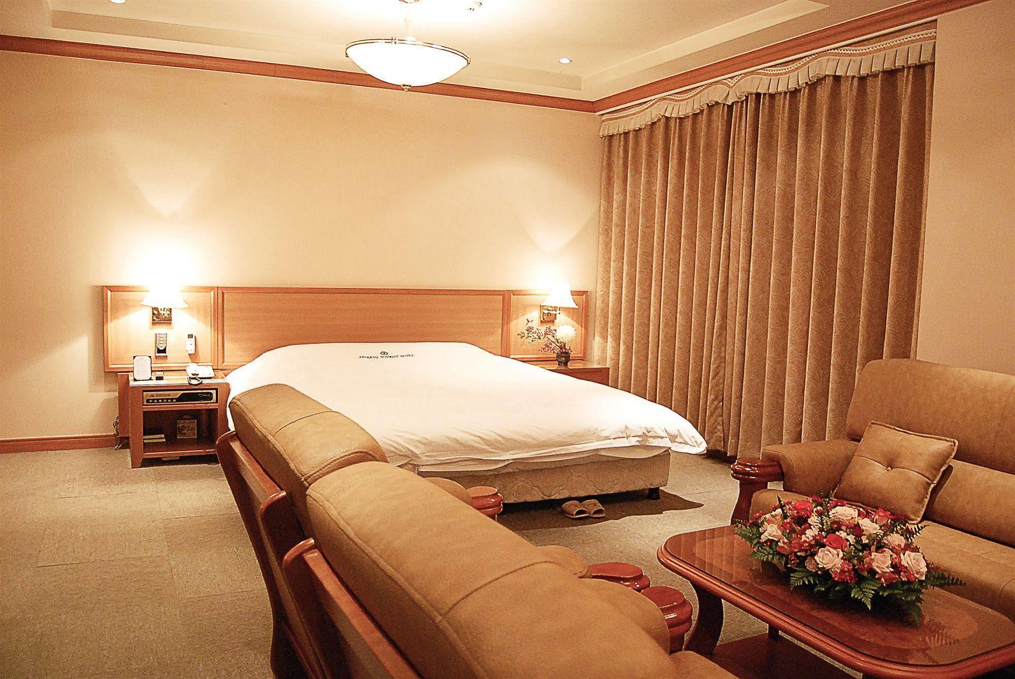 Arirang Tourist Hotel ชางวอน ภายนอก รูปภาพ