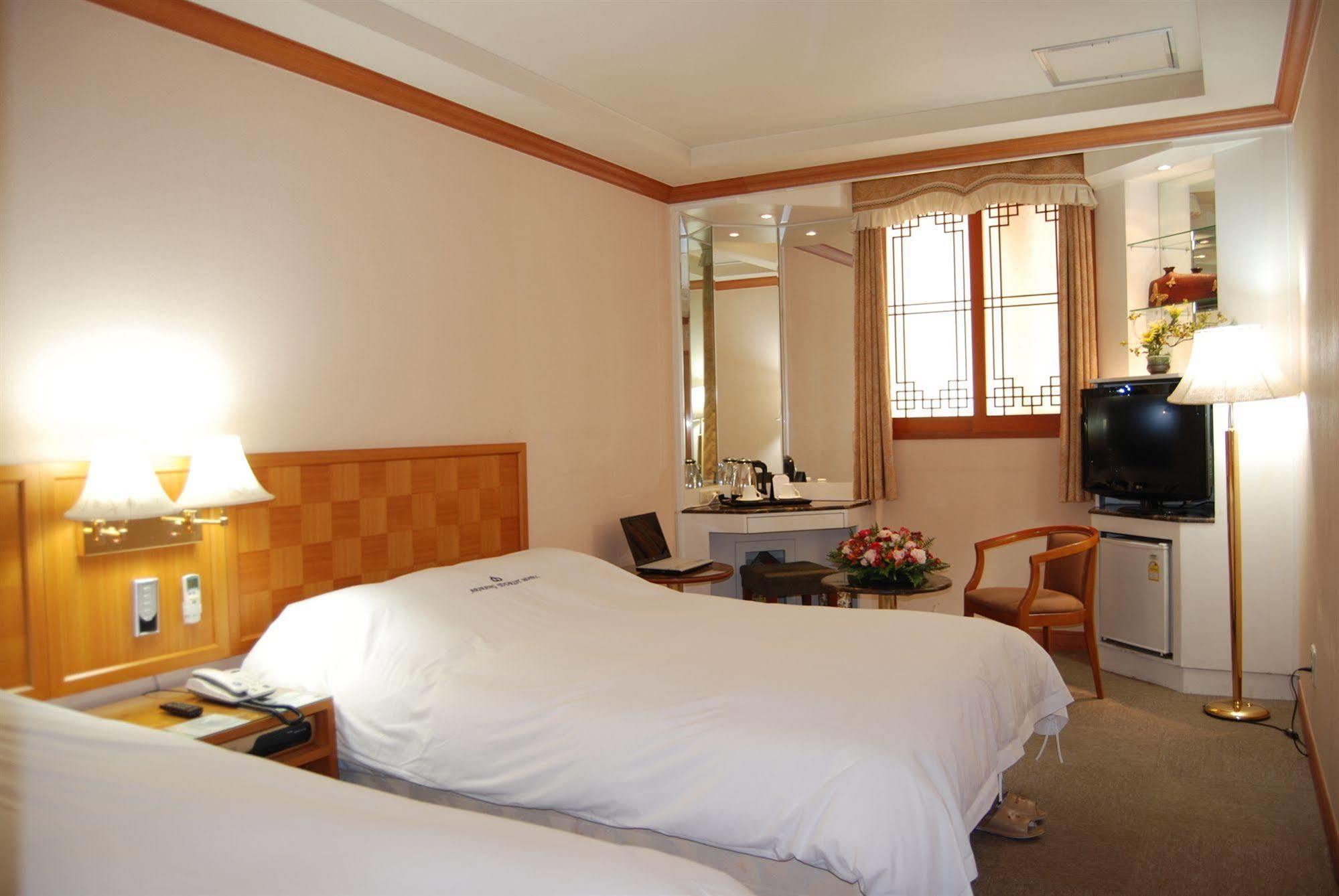 Arirang Tourist Hotel ชางวอน ภายนอก รูปภาพ