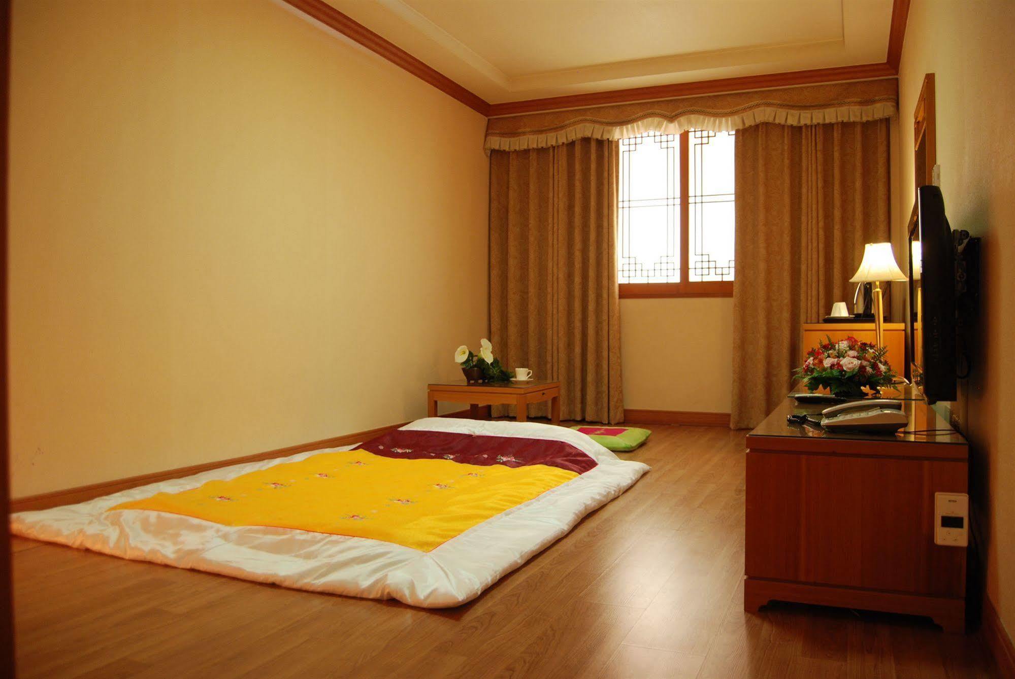 Arirang Tourist Hotel ชางวอน ภายนอก รูปภาพ