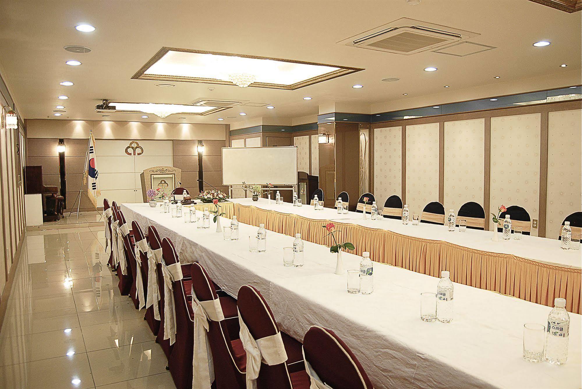 Arirang Tourist Hotel ชางวอน ภายนอก รูปภาพ